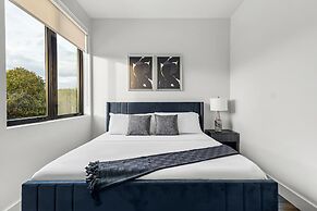 Upstay! New Renos Spacious Apartment Near Soco