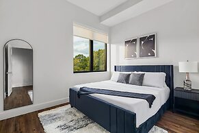 Upstay! New Renos Spacious Apartment Near Soco