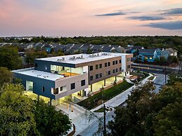 Upstay! New Renos Spacious Apartment Near Soco