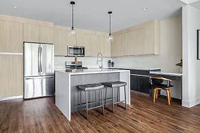 Upstay! New Renos Spacious Apartment Near Soco