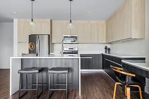 Upstay! New Renos Spacious Apartment Near Soco