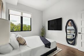 Upstay! New Renos Spacious Apartment Near Soco