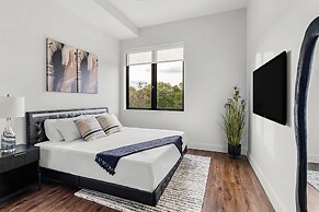 Upstay! New Renos Spacious Apartment Near Soco