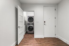 Upstay! New Renos Spacious Apartment Near Soco