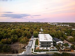 Upstay! New Renos Spacious Apartment Near Soco