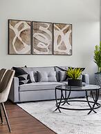 Upstay! New Renos Spacious Apartment Near Soco