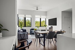 Upstay! New Renos Spacious Apartment Near Soco