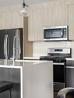 Upstay! New Renos Spacious Apartment Near Soco