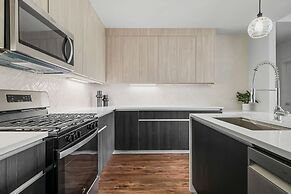 Upstay! New Renos Spacious Apartment Near Soco