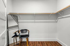 Upstay! New Renos Spacious Apartment Near Soco