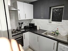 Impeccable 5-bed House in Orpington