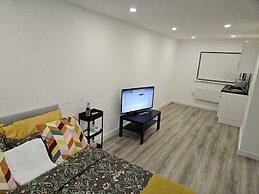 Impeccable 5-bed House in Orpington