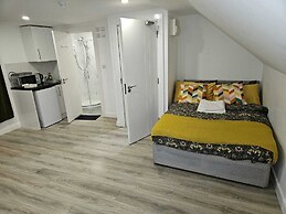 Impeccable 5-bed House in Orpington