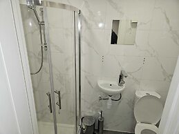 Impeccable 5-bed House in Orpington