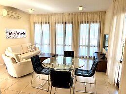 Perfect Getaway for 2 With Shared Pool