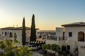 Perfect Getaway for 2 With Shared Pool