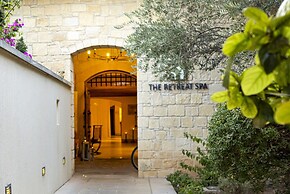 Perfect Getaway for 2 With Shared Pool