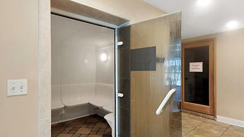 Prime Gulf View Condo Near top Attractions, Dining, & Beach Fun!