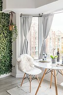 Yorkville Express Stays