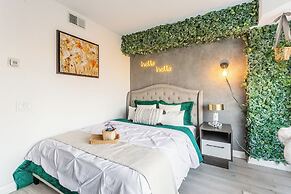 Yorkville Express Stays