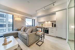 Yorkville Express Stays