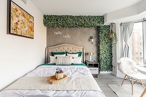 Yorkville Express Stays