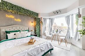 Yorkville Express Stays