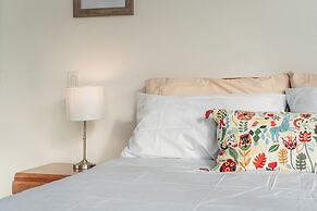 Yorkville Express Stays