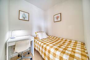 Yorkville Express Stays