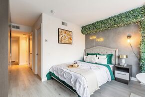 Yorkville Express Stays