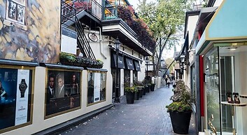 Yorkville Express Stays