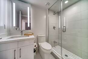 Yorkville Express Stays