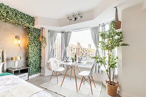 Yorkville Express Stays