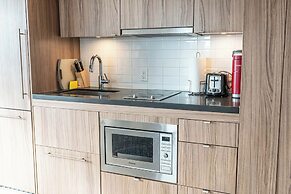 Yorkville Express Stays