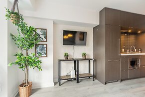 Yorkville Express Stays