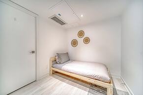 Yorkville Express Stays