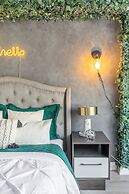 Yorkville Express Stays