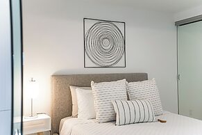 Yorkville Express Stays