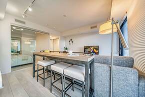 Yorkville Express Stays