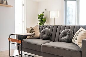 Yorkville Express Stays