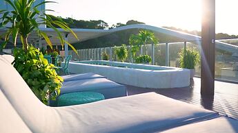 Setai Yacht Luxury - by Almare