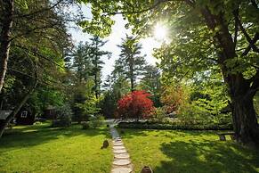 Phoenicia Lodge
