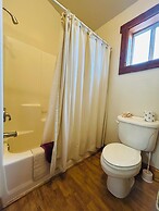 Moore's Old Pine Inn