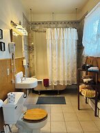 Moore's Old Pine Inn