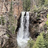 Moore's Old Pine Inn