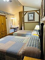 Moore's Old Pine Inn