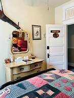 Moore's Old Pine Inn