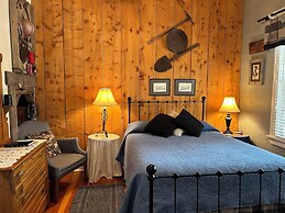 Moore's Old Pine Inn