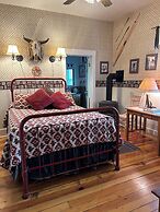 Moore's Old Pine Inn