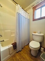 Moore's Old Pine Inn